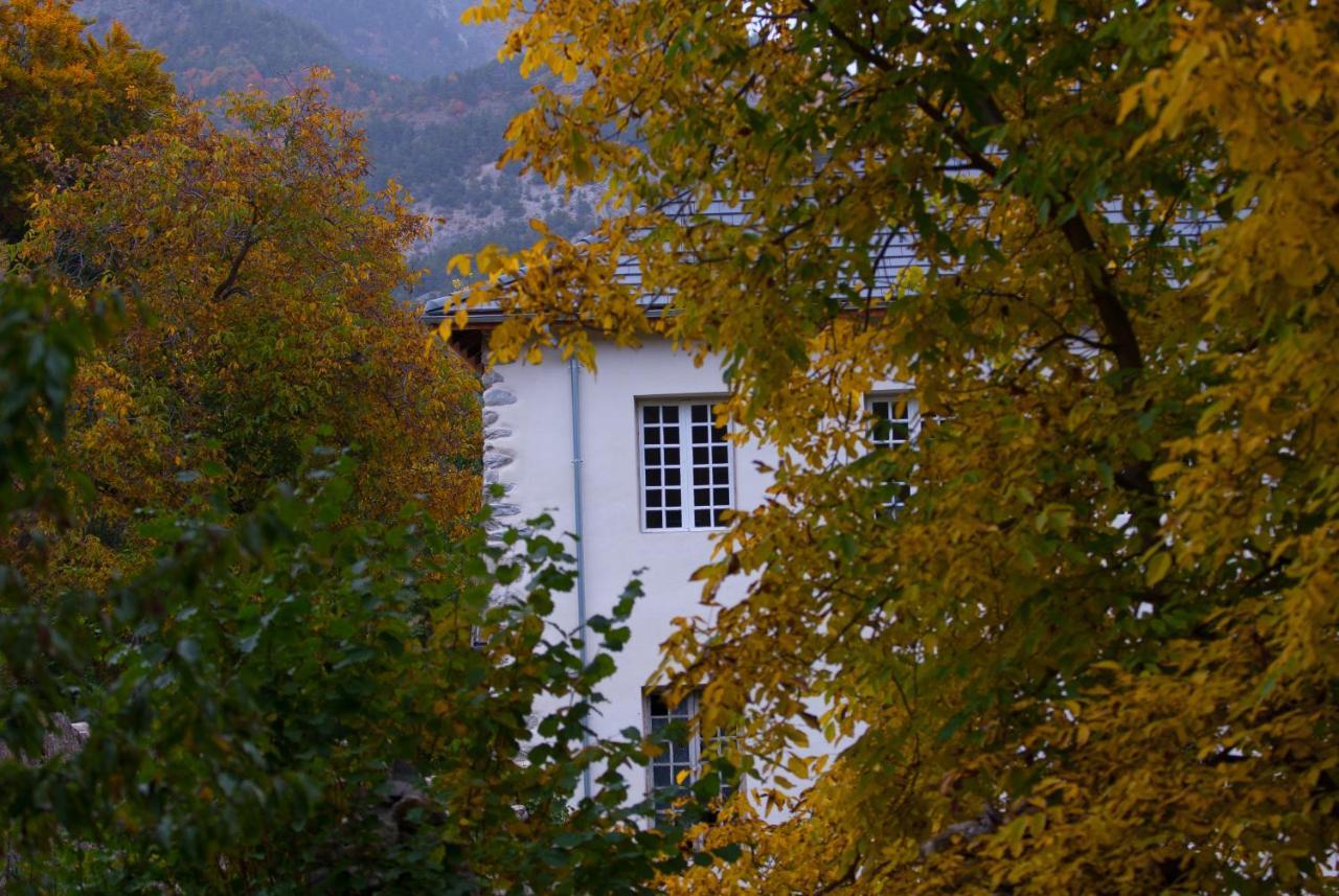 Bed and Breakfast Maison Cimarron à Châteauroux-les-Alpes Extérieur photo